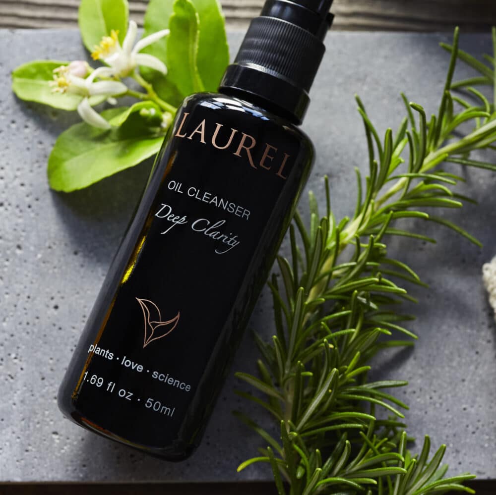 Oil Cleanser Deep Clarity The deeply nourishing trio of Sesame, Safflower, and Sunflower oils are soothing nutrients for both hair and scalp. The nutrient-dense profile of these oils in their fresh and raw state promotes a balanced microbiome and a healthy scalp.